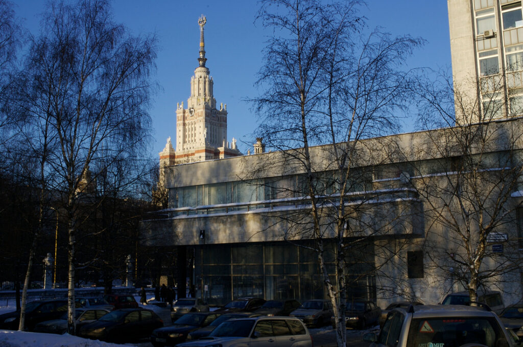 Мгу факультета кибернетики. Факультет вычислительной математики и кибернетики МГУ. ВМК МГУ здание. ВМК МГУ корпус. Контент центр ВМК МГУ здание
